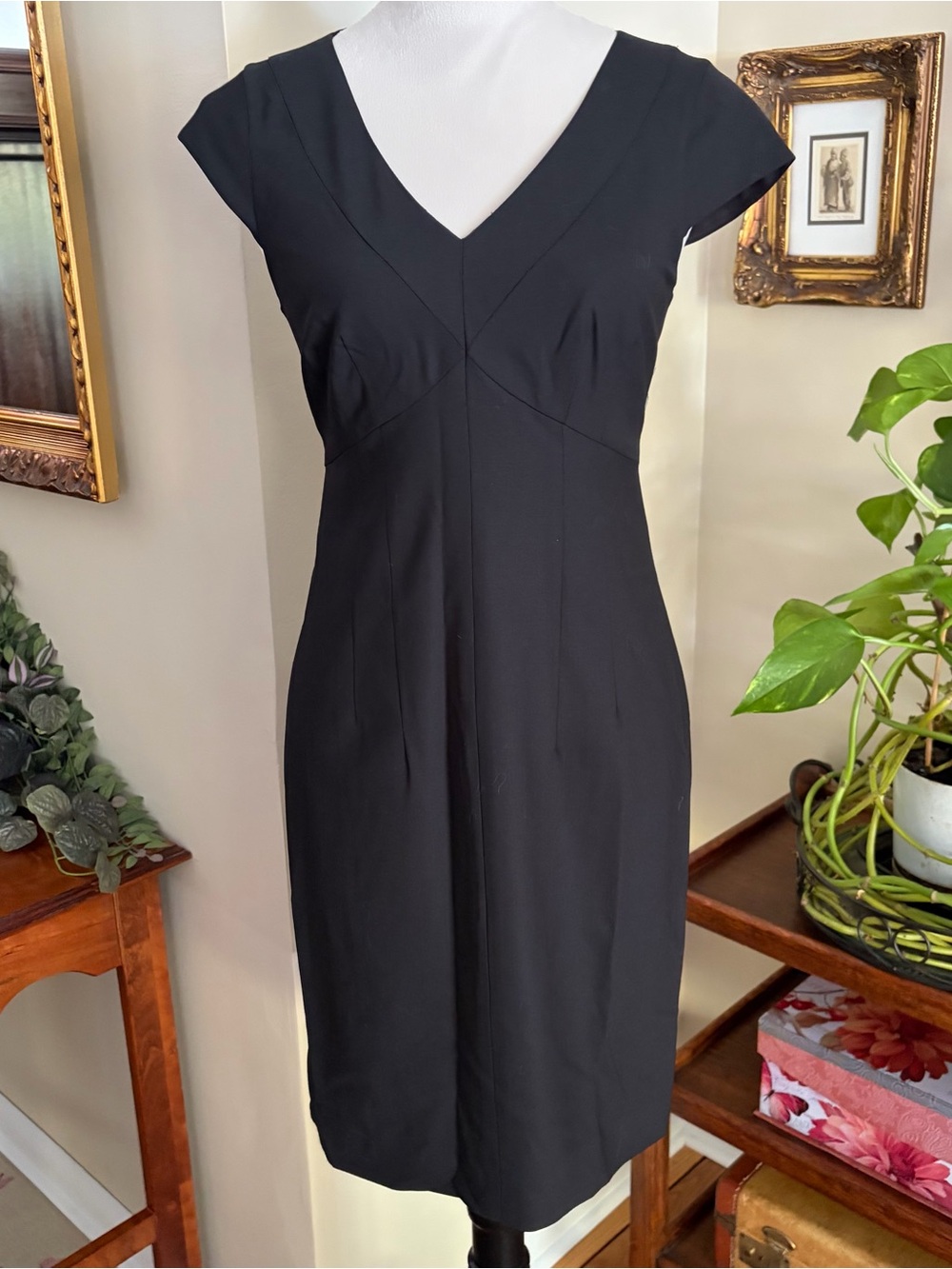 NWOT Banana Republic Sz4 wool with stretch Classic Black V-Neck Cap Sleeve Dress